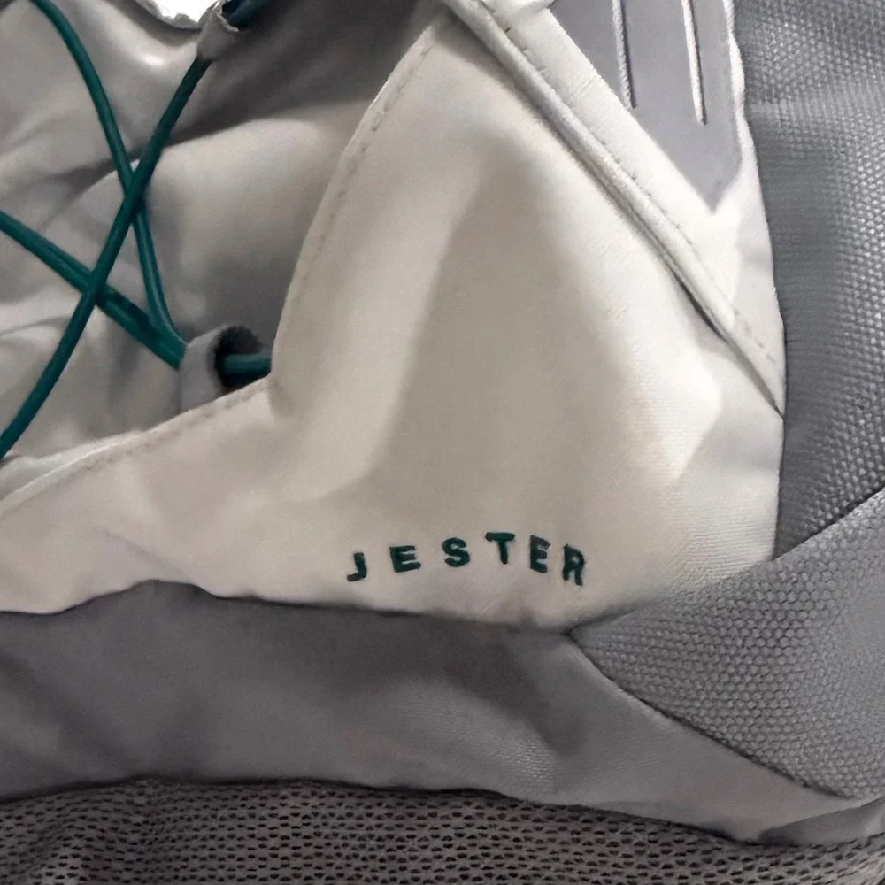 The North Face Jester Backpack OS FlexVent Laptop Sleeve Gray